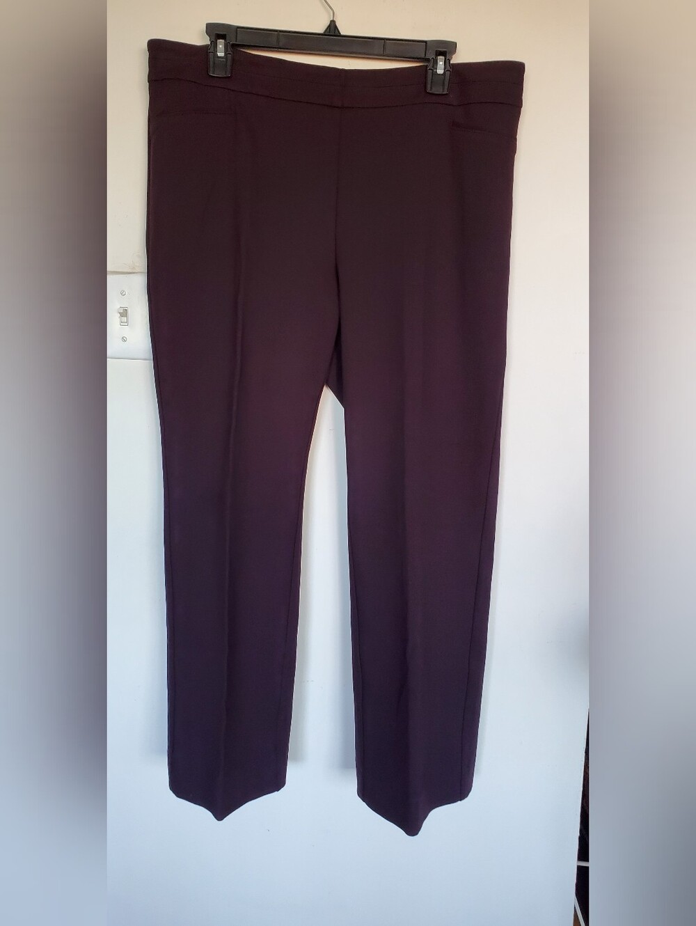 Women Stretch Straight-Leg Pants in Deep Burgundy From Loura Montreal. Brand New